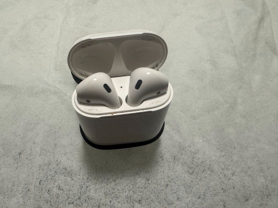 Apple AirPods 2. Generation (Kopfhörer Mikro Defekt) in Köln