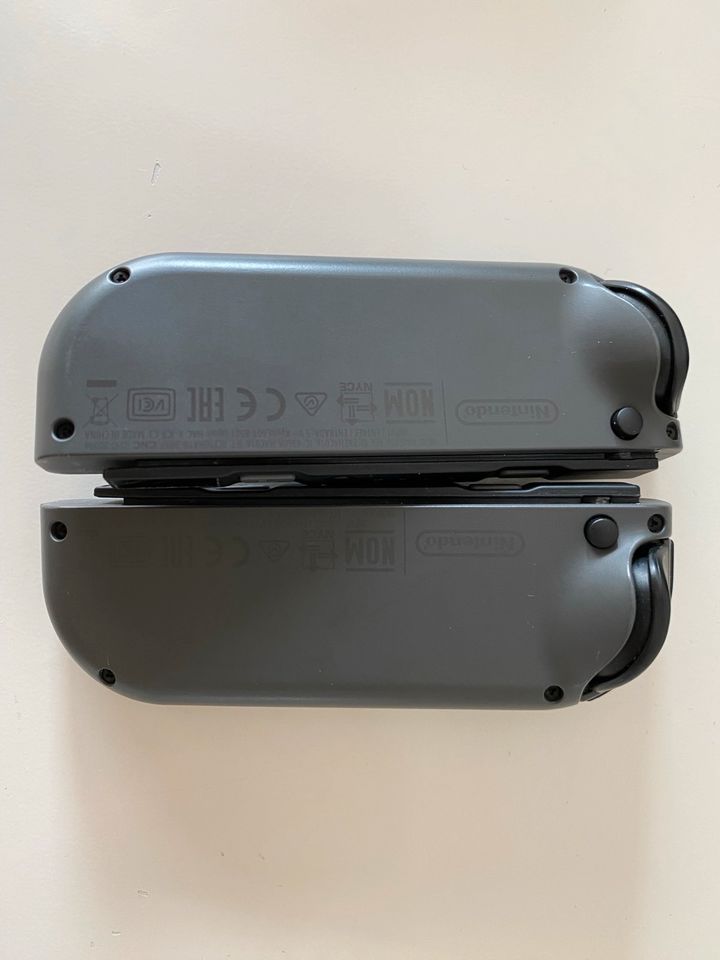 Nintendo Switch Konsole inkl. Tasche, Controller und 125  GB SD in Moers
