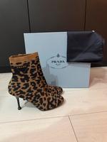 Original PRADA Stiefeletten Schuhe Pumps Gr. 39 wie NEU Nordrhein-Westfalen - Menden Vorschau