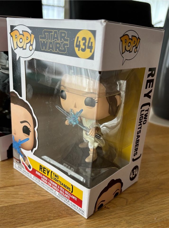 Funko Pop! Star Wars Knight Of Ren (331) + Rey (434) OVP! in Berlin