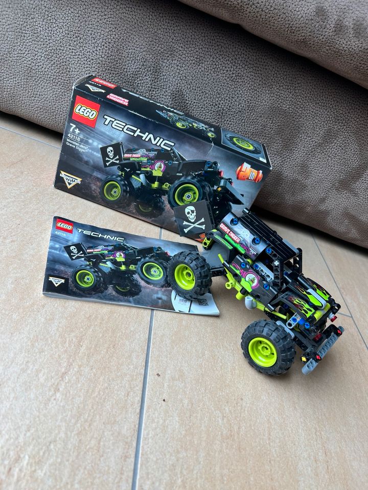 Lego Technic Monster Jam Grave Digger Truck in München