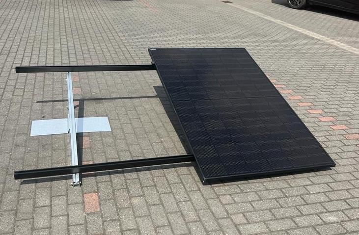 Aufständerung für 2 Solarmodul Halterung Montage für Balkonkraftwerk Flachdach Fassade in Eisleben