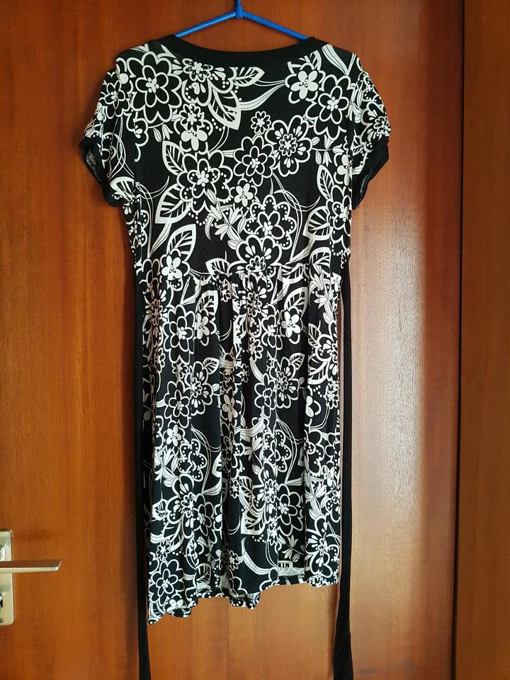 Sommerkleid Strandkleid schwarz weiß Muster Gr M/L in Hannover