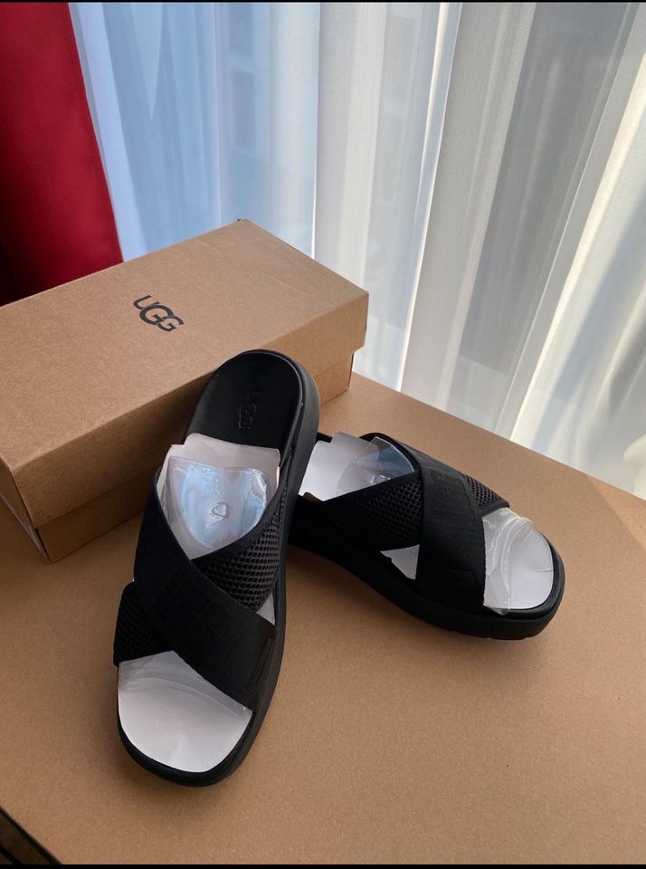 NEU Slipper Sandalen Ugg Emily Mesh für Damen, 37 Große in Frankfurt am Main