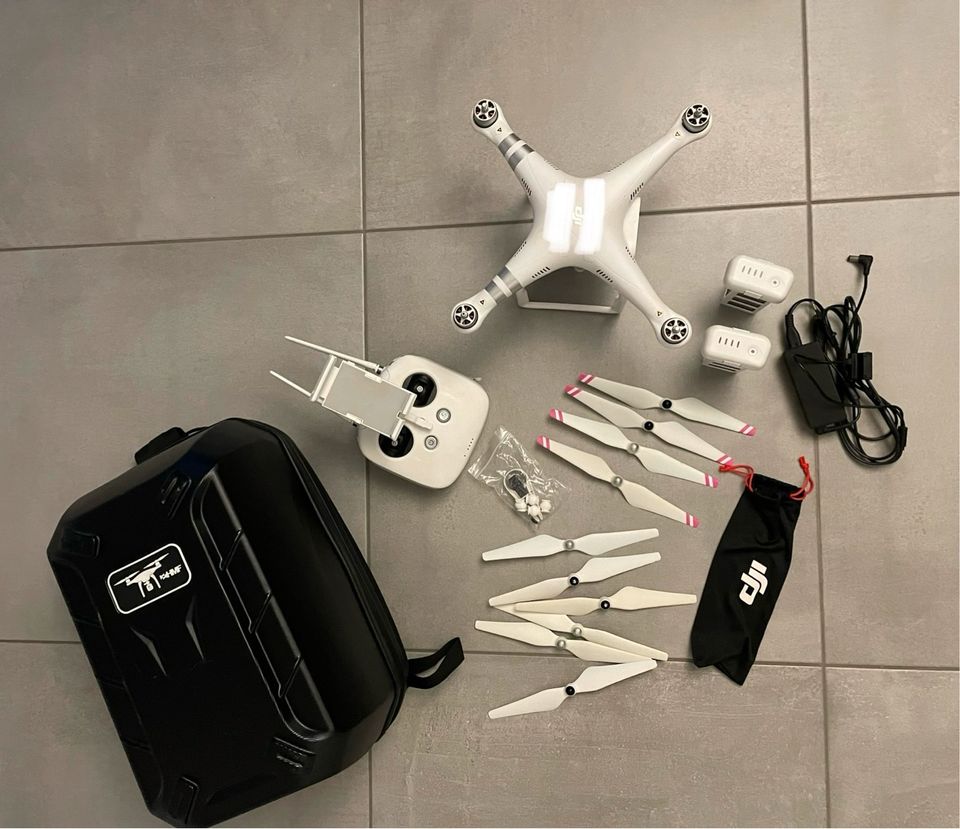 DJI Phantom Advanced  mit 2 Akkus und Rucksack in Bad Lippspringe