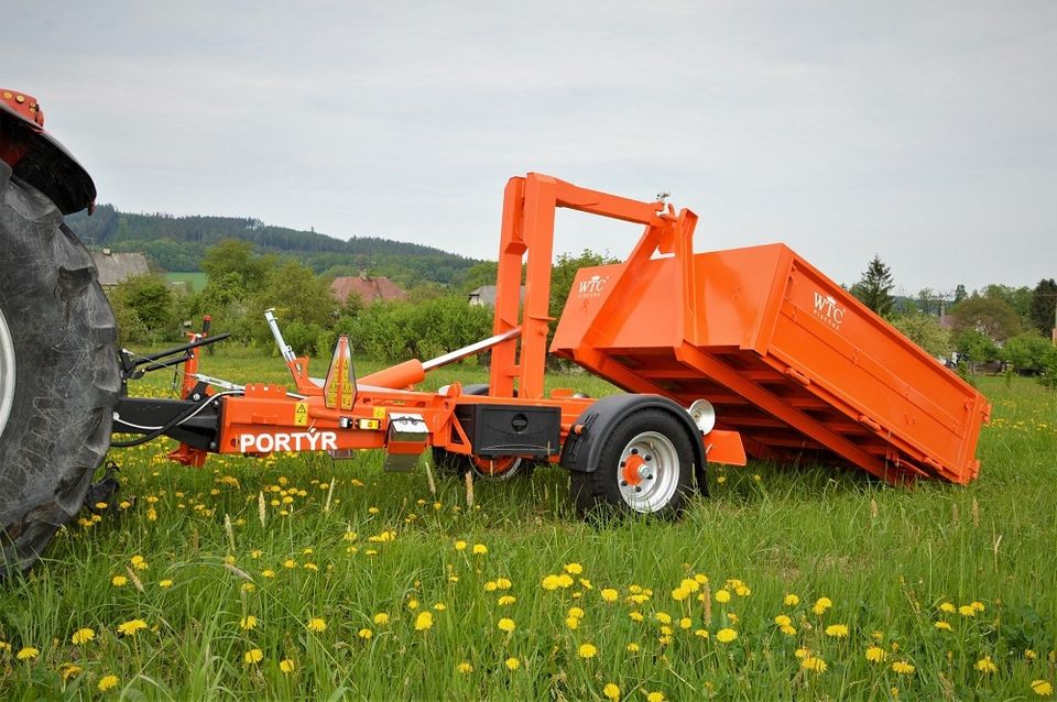 Hakenliftanhänger Abroller 4300kg WTC Traktor LKW Container NEU in Osterweddingen