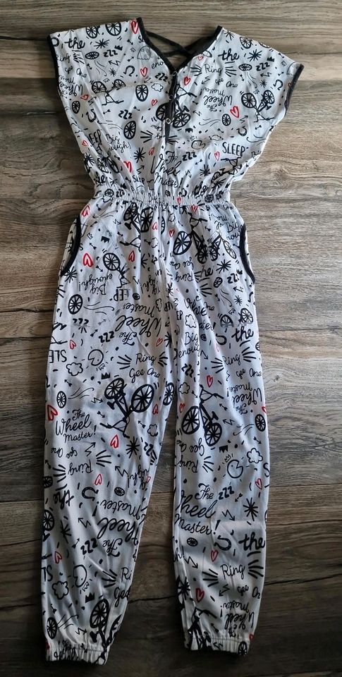 Toller Mädchen Jumpsuit Gr. 122/128 in Bad Lippspringe