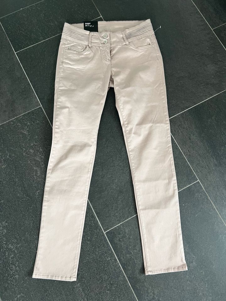 Skinny Jeans Altrosa Gr. S 36 Neu mit Etikett in Altenmünster