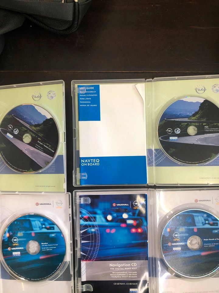 Verschiedene Navi CD 20€ Stück.Mit Versand 25€ in Hilden