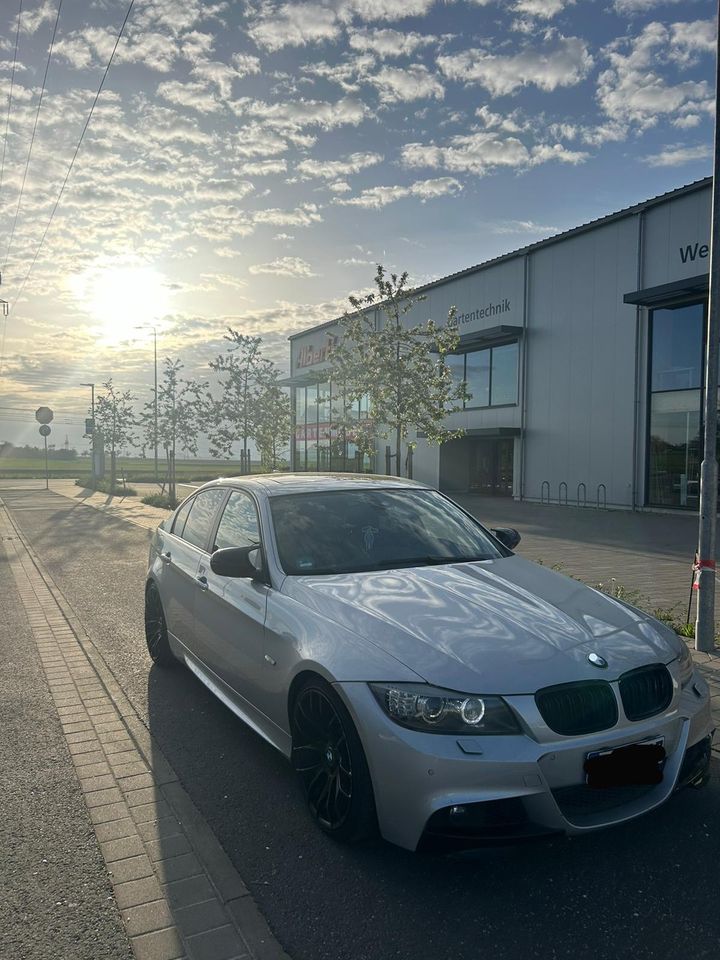 BMW 330d M Paket e90 LCI in Friedrichsdorf