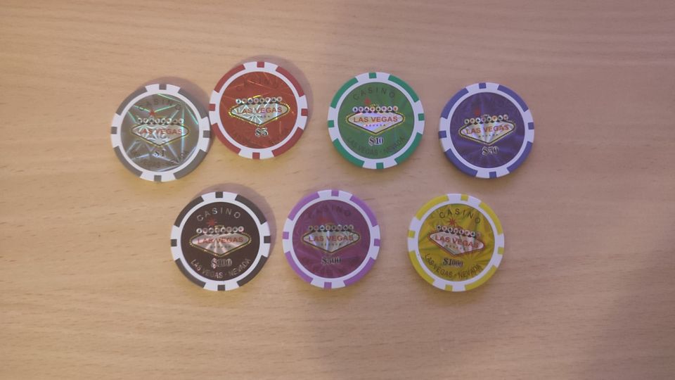 800 Poker Chips in 2x Pokerkoffer Lazercut "LAS VEGAS" in Bochum
