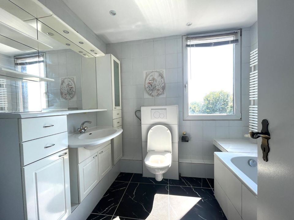 Komfortable 2,5-Zimmer-Wohnung mit Einbauküche, renoviert in Remscheid