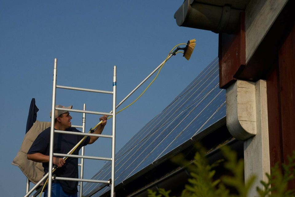 PV Photovoltaikreinigung Solarreinigung Fensterreinigung in Hohenlockstedt