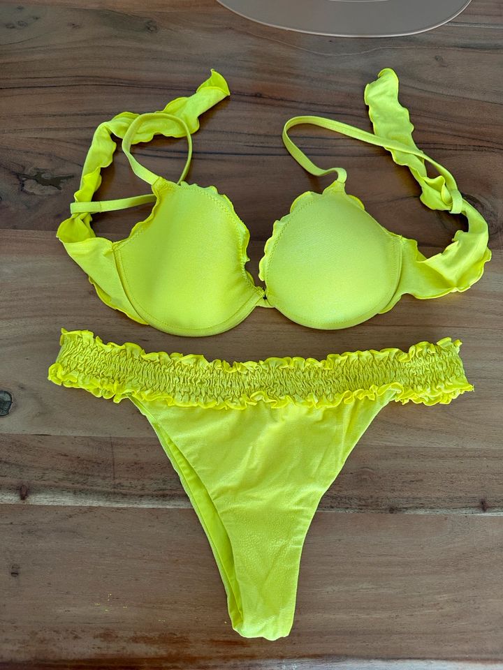 Calzedonia Bikini gelb Glitzer cobey Bikini gelb Damen calzedonia in  Baden-Württemberg - Ammerbuch | eBay Kleinanzeigen ist jetzt Kleinanzeigen