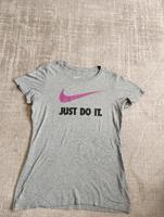 Damen und Jugendliche T-Shirt Nike Slim Fit Saarland - Überherrn Vorschau