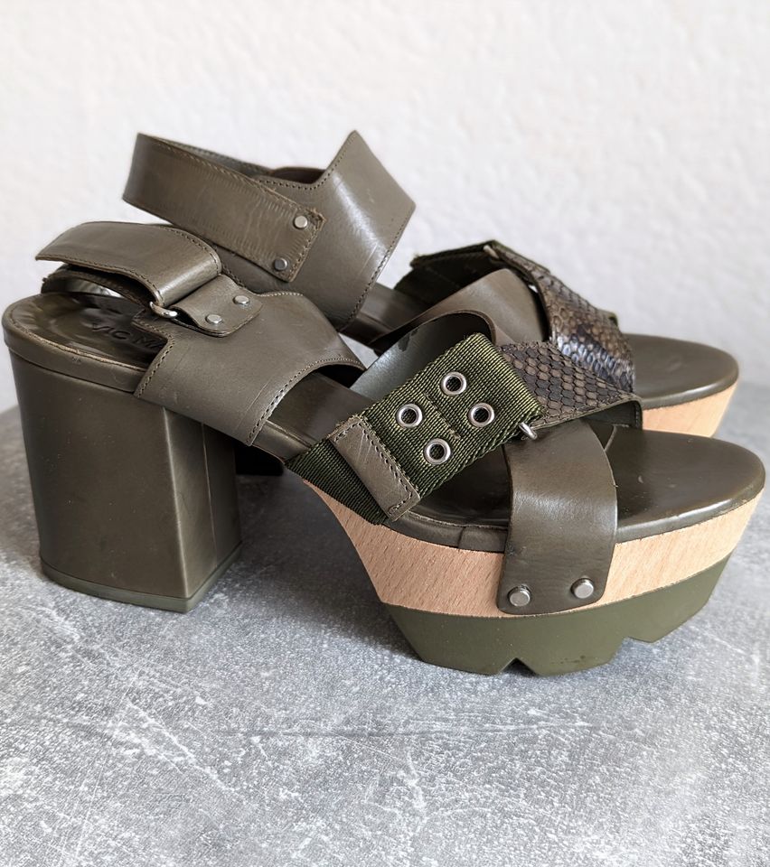 Stilvolle Ledersandalen mit Absatz, khaki, Vic Matie, Größe 37 in Berlin