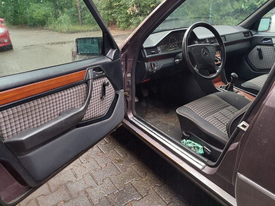 Mercedes Benz w124 250td in Oerlinghausen