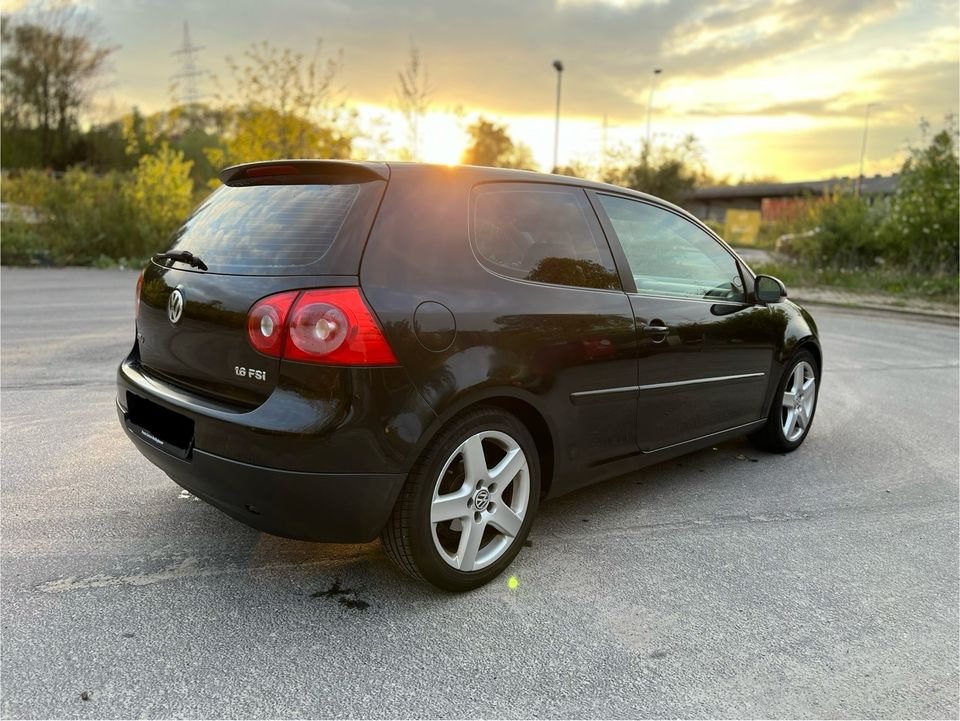 VW Golf 5 1.6 FSI 2999€ WOCHENENDE in Essen