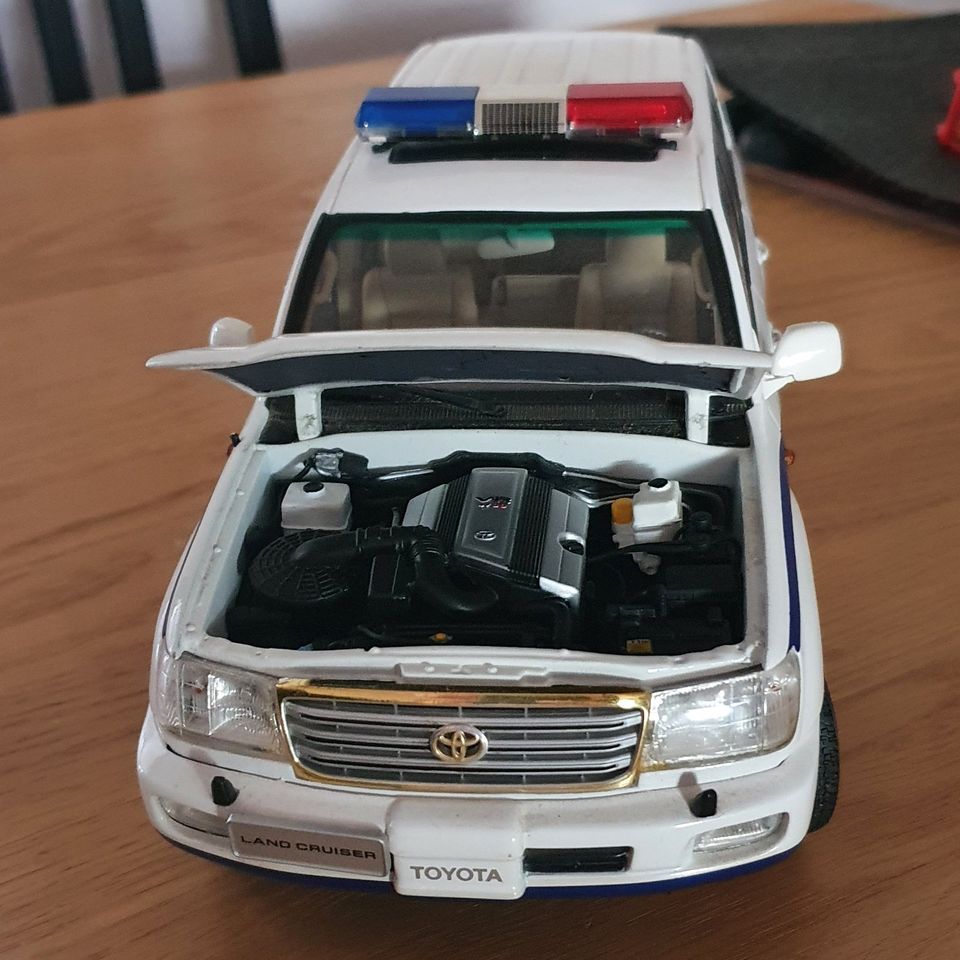 Toyota Land Cruiser, Police, aus China, 1:18, Sehr selten in Lemgo