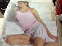 Damen Shorty Pyjama Gr. 42/44 Pink Weiss Neu mit Etikette Nordrhein-Westfalen - Salzkotten Vorschau