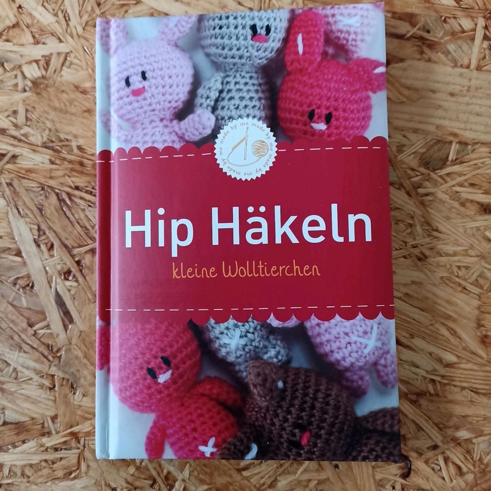 Hip Häkeln - kleine Wolltierchen, Häschen Anleitung mit Material in Berkenbrück