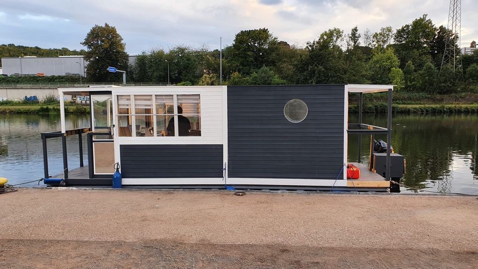 Hausboot mit Anhänger in Püttlingen