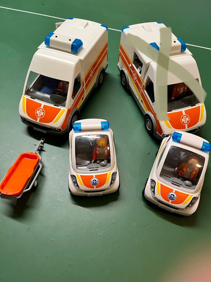 Playmobil 1 Krankenwagen und 2 Notarztwagen in Tangstedt