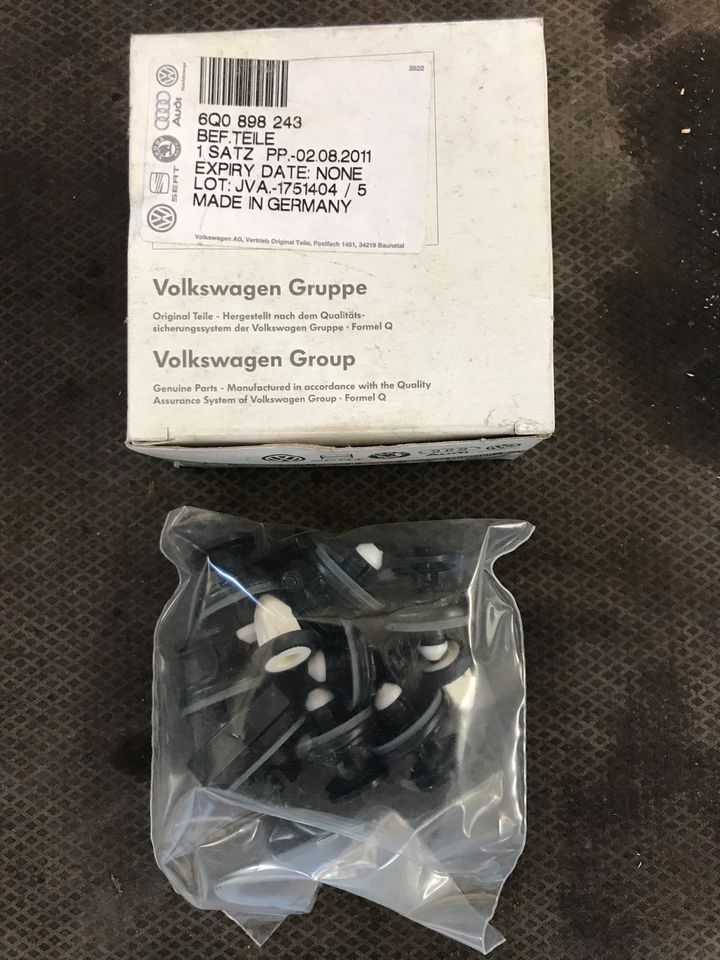 VW Polo 9N 9N3 Befestigungsteile Türverkleidung vorne 6Q0898243 in Ransbach-Baumbach