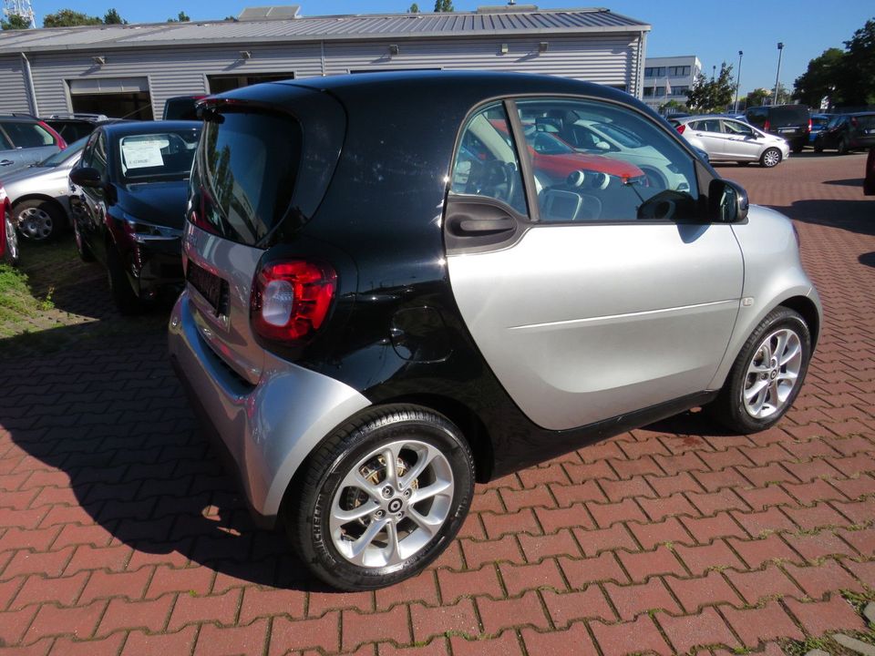 Smart FORTWO COUPE  PASSION*PanoDach+NAVI+TEMPO* in Nürnberg (Mittelfr)