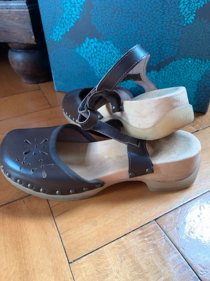 Esprit Clogs schokobraun 38 in Schwerin