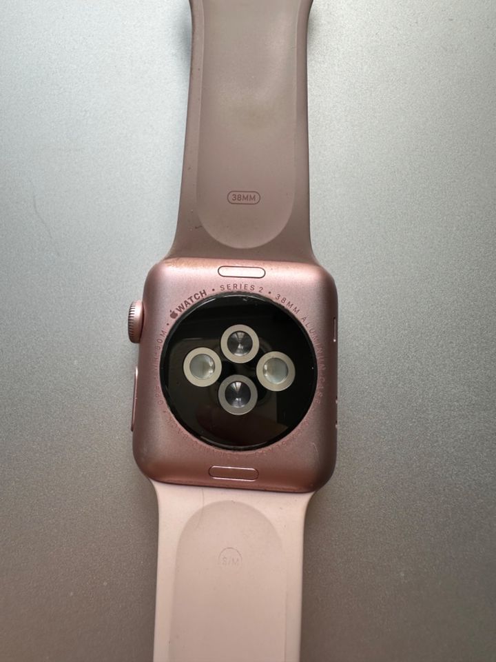 Apple Watch Series 2 - 38mm Pink in Edemissen