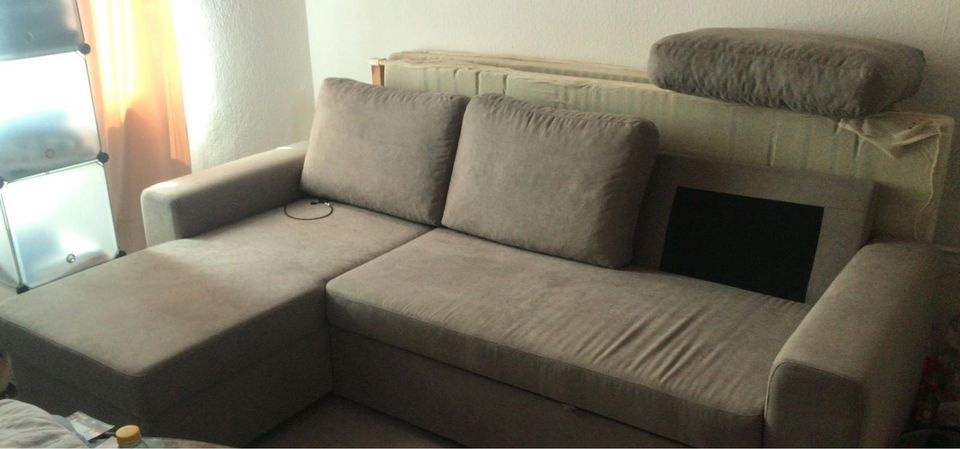 Couch drei Wochen alt in Remagen