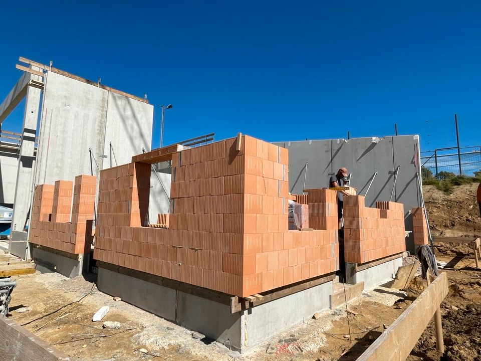 Putzarbeiten-Fliesenleger-Pflasterarbeiten-Hochbau in Neukirchen b Hl Blut