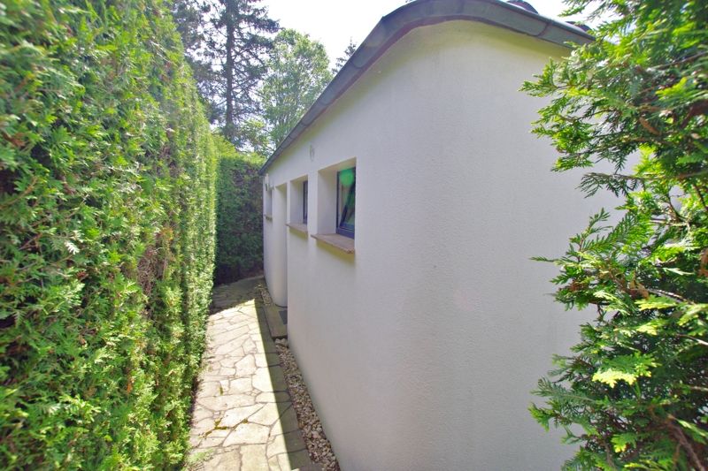 |Leben auf einer Ebene!|  Schöner Bungalow mit 938 m²  Grund an der Stadtgrenze von Regensburg in Pentling