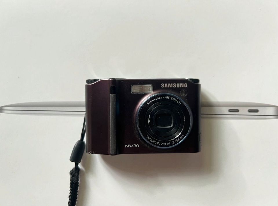 Samsung NV30 Digitalkamera mit Lederhülle ohne Ladekabel in Frankfurt am Main
