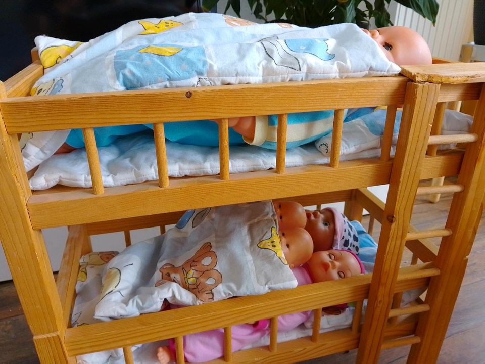 Puppen Etagenbett mit 5 Puppen Spielzeug und Bettbezügen in Köln