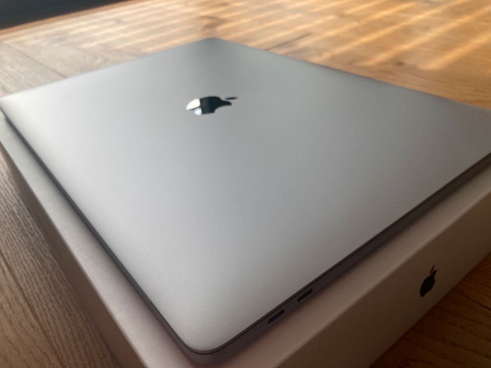 Apple MacBook Pro 15" 2017 - Touch-Bar, sehr guter Zustand in Pettendorf