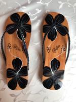 Buffalo flip flop Holz Sandale schwarz 38 Blumen Pailletten Hessen - Trebur Vorschau
