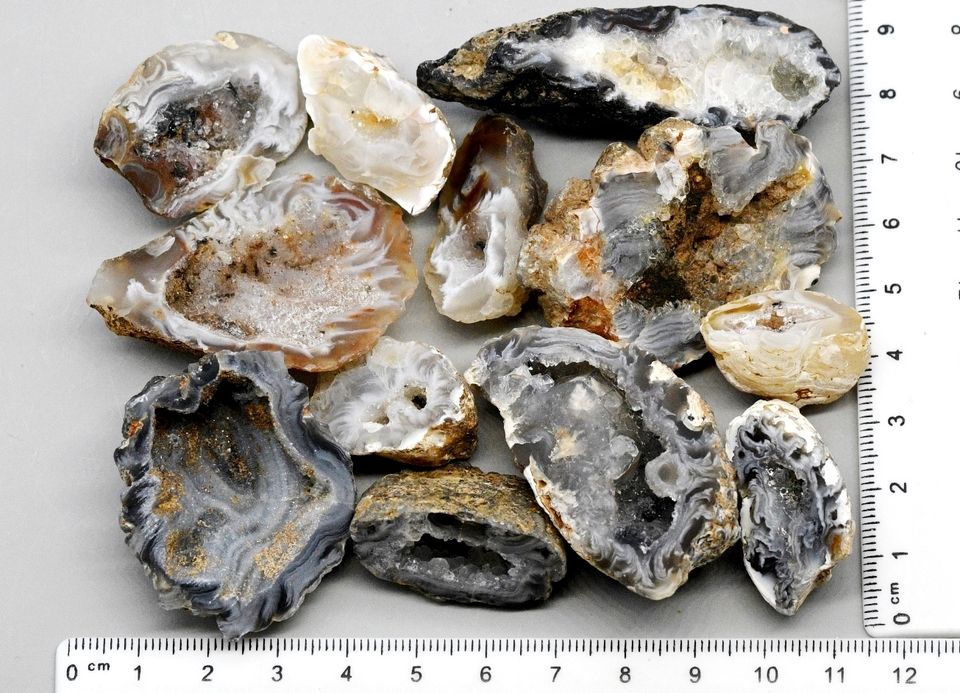 Edelsteine Geode Deko – 12 Stück Achat- Nussgeoden Occos Mix in Rochlitz