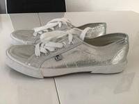 Damen Schuhe in silber neu Schleswig-Holstein - Busdorf Vorschau