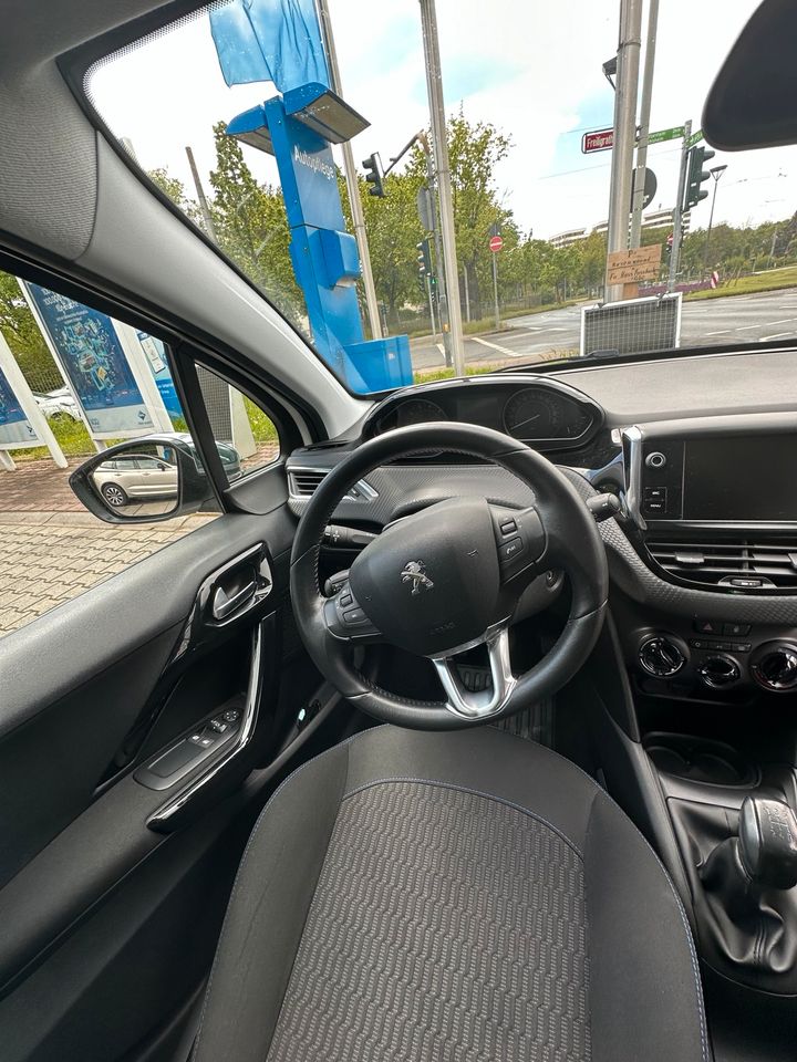 Peugeot 208 70.000km in Ginsheim-Gustavsburg