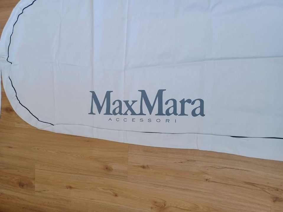 MaxMara Kleidersäcke 4 Stück  NEU! in Ottobrunn