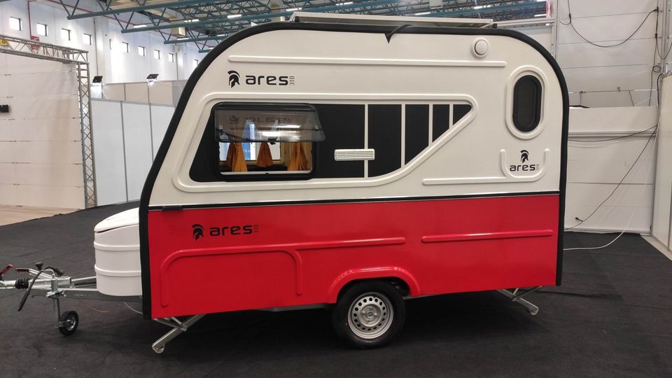 Ares310 / Wohnwagen mini für 4 Personen / GFK / 100 KMH/ NEU / MARKISE/ 100 KMH / FLIEGENGITTER / KÜHLSCHRANK / HERD / SOFORT VERFÜGBAR / 750 KG/ GFK  / OHNE ANHÄNGERFÜHRERSCHEIN/4 Pers / Neu in Pinneberg