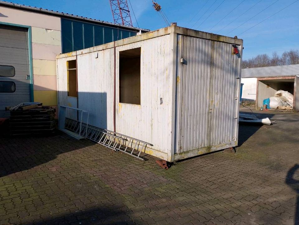 Container, im Ausbau befindlich in Bremerhaven