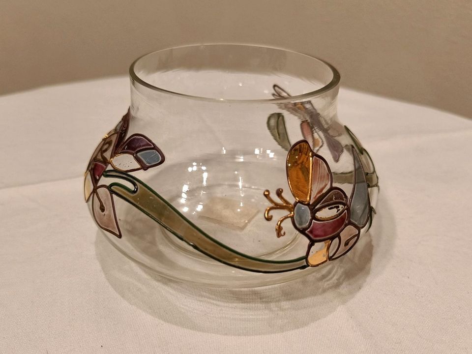 Nette Vase aus Glas mit bunten Verzierungen in Neusäß