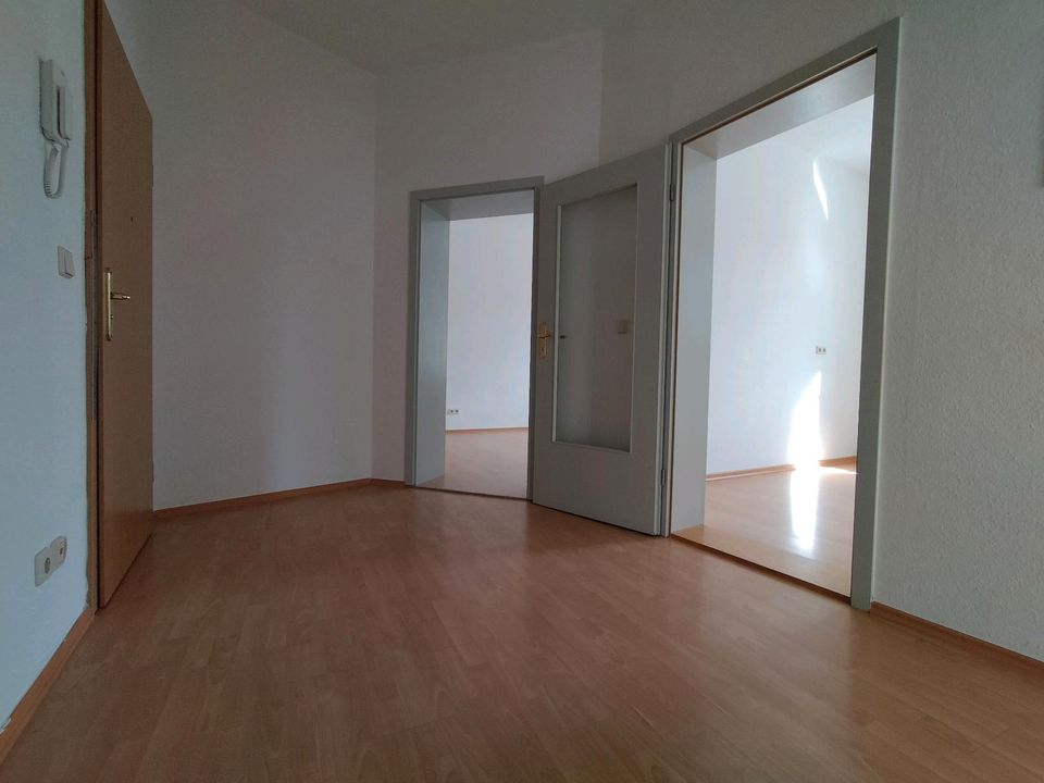 IN CRIMMITSCHAU: helle 2-Raum-Wohnung in 08451 Crimmitschau in Grimma