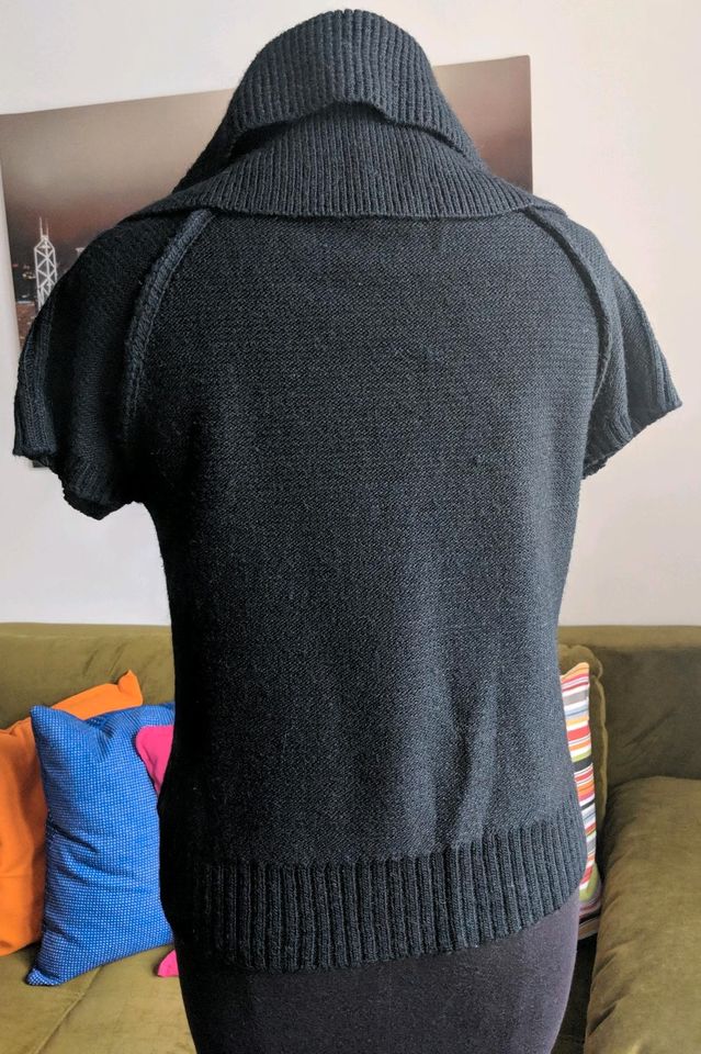 Strickjacke Cardigan Pullover schwarz Wolle M in Düsseldorf