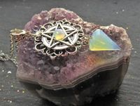 Neues Design Wicca-Pentagramm Halskette mit hellem Stein Unisex Nordrhein-Westfalen - Reichshof Vorschau