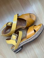 Fendi Sandalen Schuhe senfgelb gelb Sandals Italy Korb Stroh Berlin - Schöneberg Vorschau