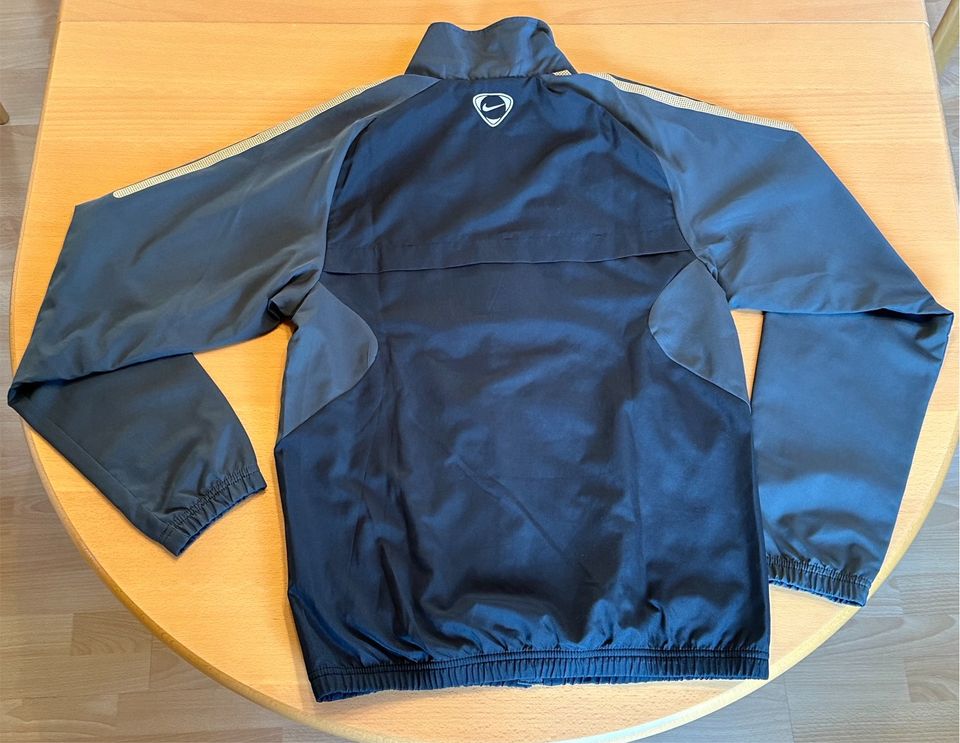 Nike Laufjacke / Trainingsjacke in Großheirath